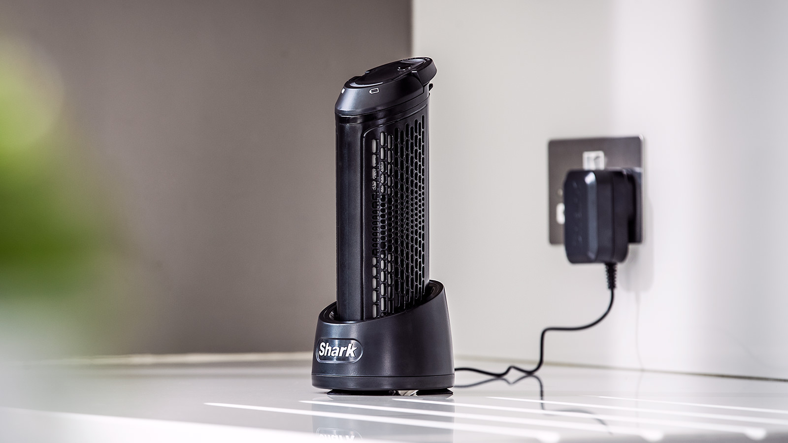 Shark DuoClean LiftAway Cordless Upright Vacuum Cleaner IC160UK